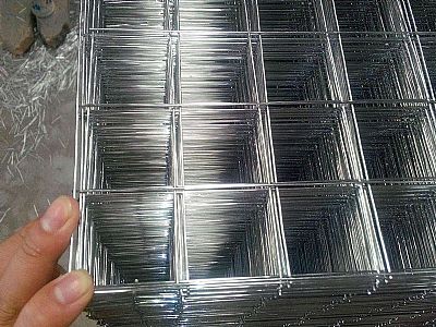 鋼絲網(wǎng)片在展覽會中，也可以用作展覽架。