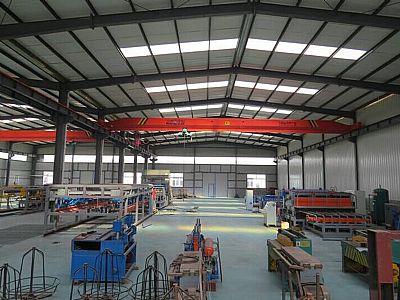 鋼筋網(wǎng)片是橋梁建設中可以提高橋面必不可少的加固材料